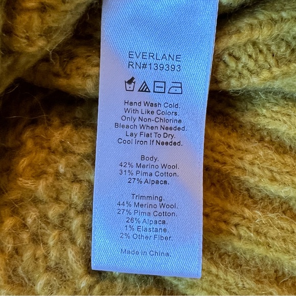 Everlane Alpaca, Merino Wool & Pima Cotton Cable Knit Cardigan - Picture 4 of 9